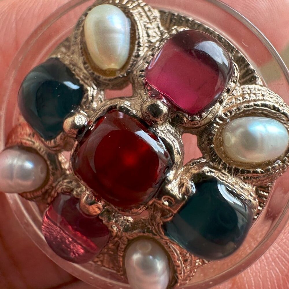 Vintage Chanel Gripoix Cruiciform Design Button (2)